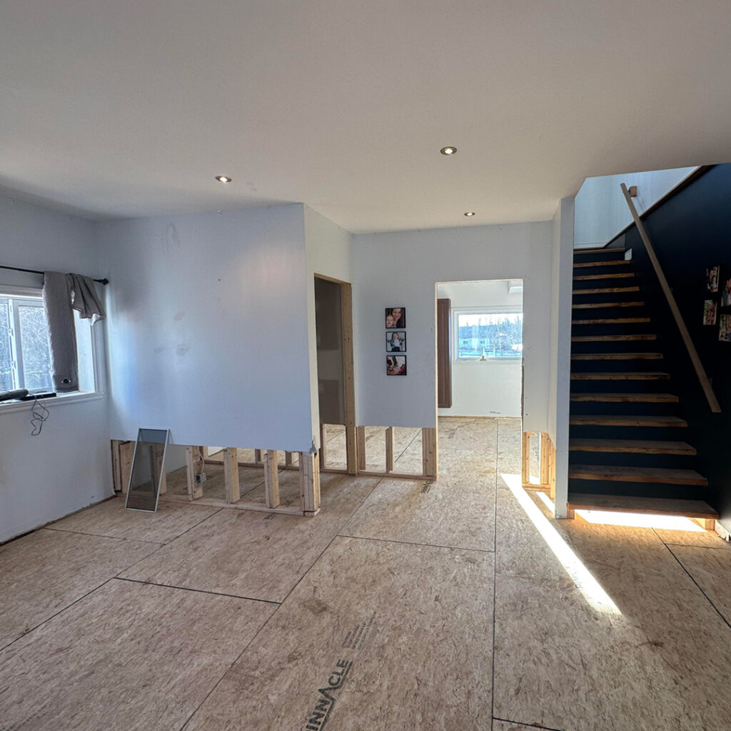 Chantier de rénovation d'un plancher d'une maison